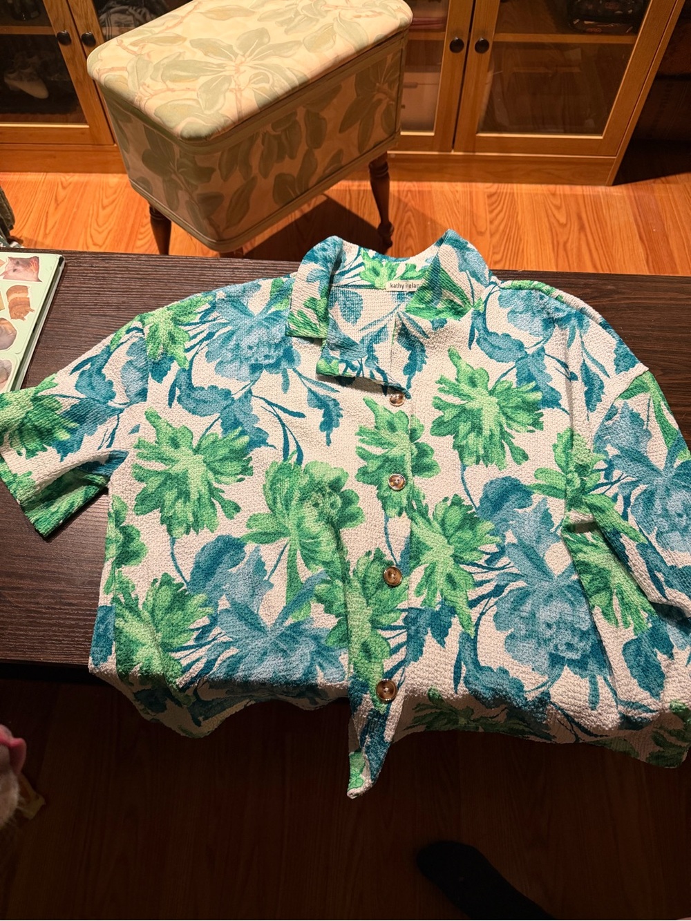 kathy ireland Green and Teal Tropical Floral Short-Sleeve Button-Down Shirt